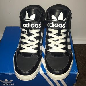 Size 6 1/2 Adidas!